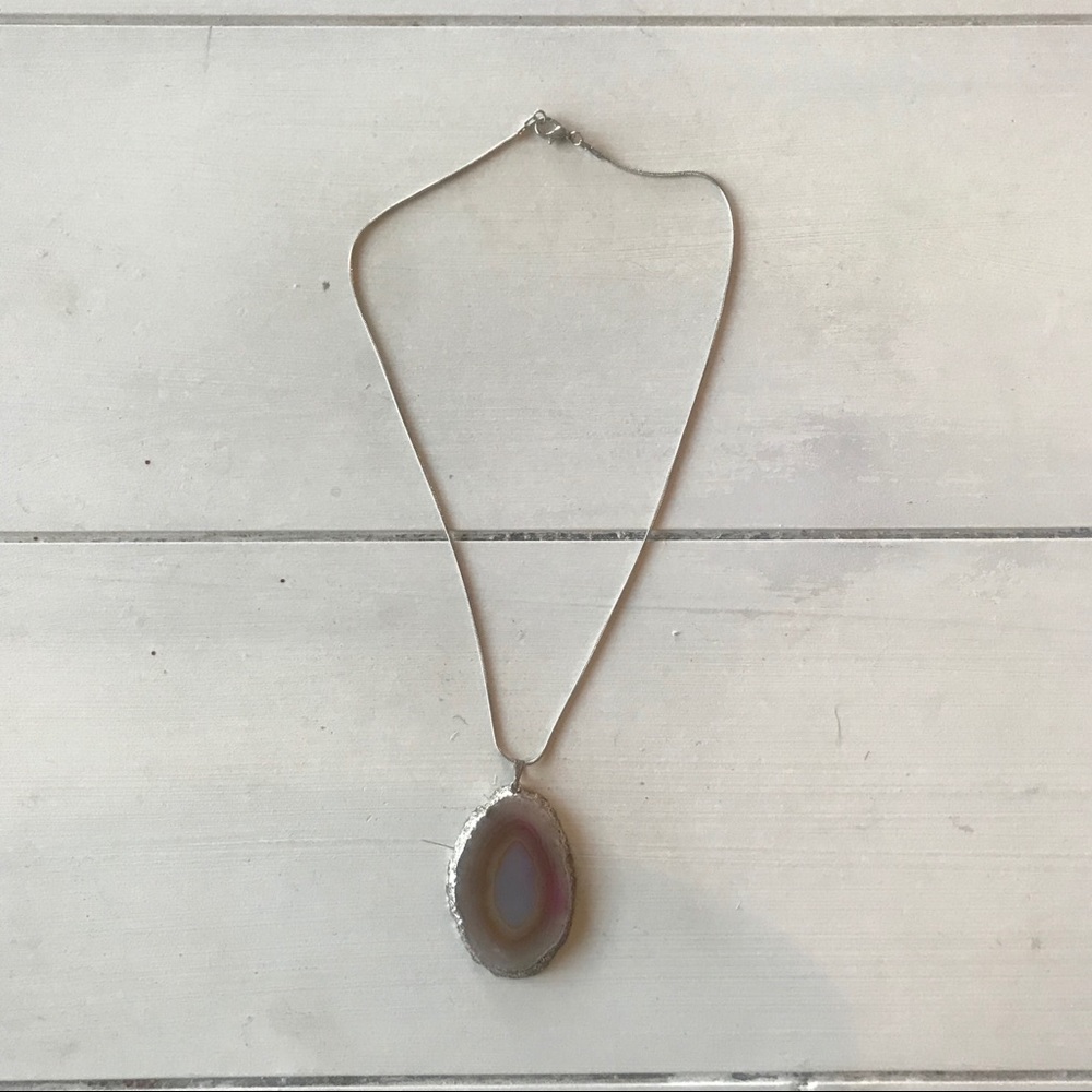 Beautiful necklace w/rock pendent from Smithsonian